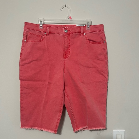NWT Style & Co Women’s Denim Cherry Bliss Bermuda Mid Rise Shorts - Picture 2 of 8